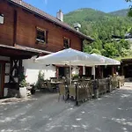 May's & Restaurant Alojamento de Acomodação e Pequeno-almoço Obervellach