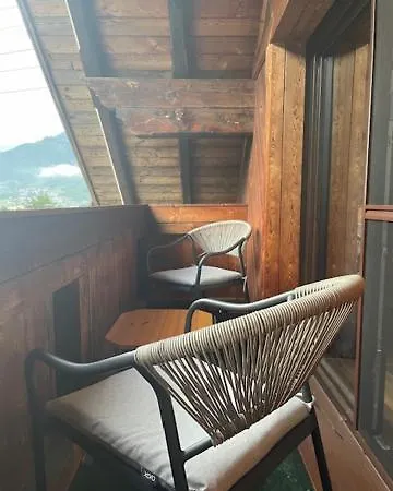 May's & Restaurant Bed & Breakfast