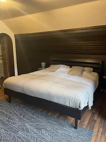 May's & Restaurant Отель типа 