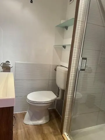 May's & Restaurant Отель типа 